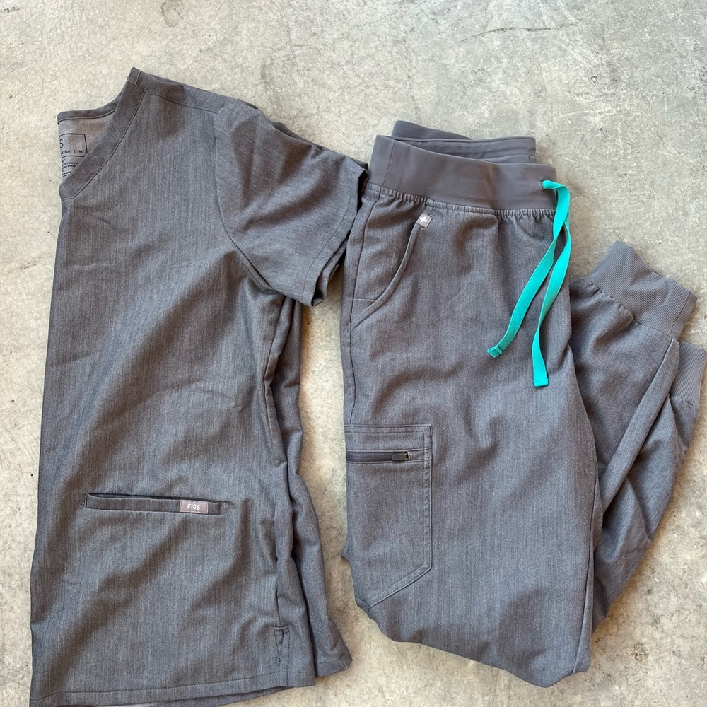 Figs Women’s Graphite Gray Scrub Set Medium